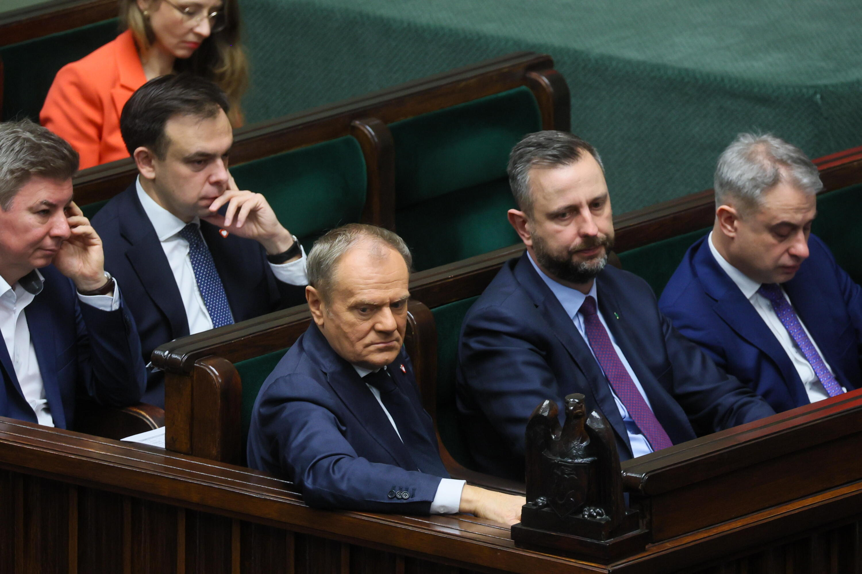 Sondaż: KO wygrałaby wybory, ale straciłaby władzę - prawica z większością