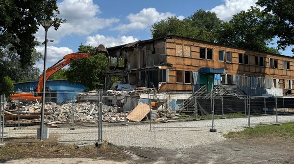 W miejsce rozbieranego obiektu powstanie zupełnie nowy - nowoczesny, funkcjonalny i gotowy na wyzwania współczesnego sportu. 