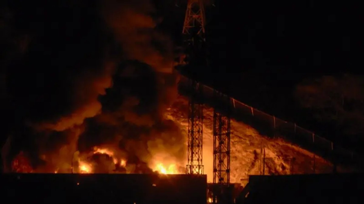 Vatra u Karakasu posle napada SAD, 3. januar 2026. | Foto: Getty Images