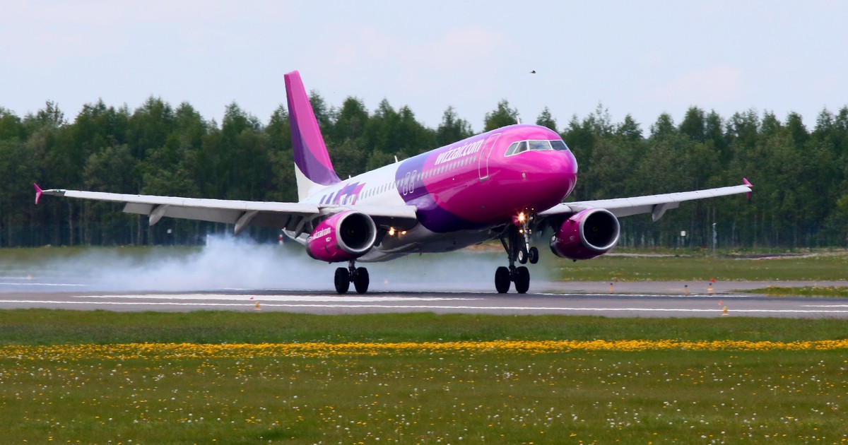 Poranne zamieszanie na Okęciu. Samolot do Barcelony musiał awaryjnie lądować