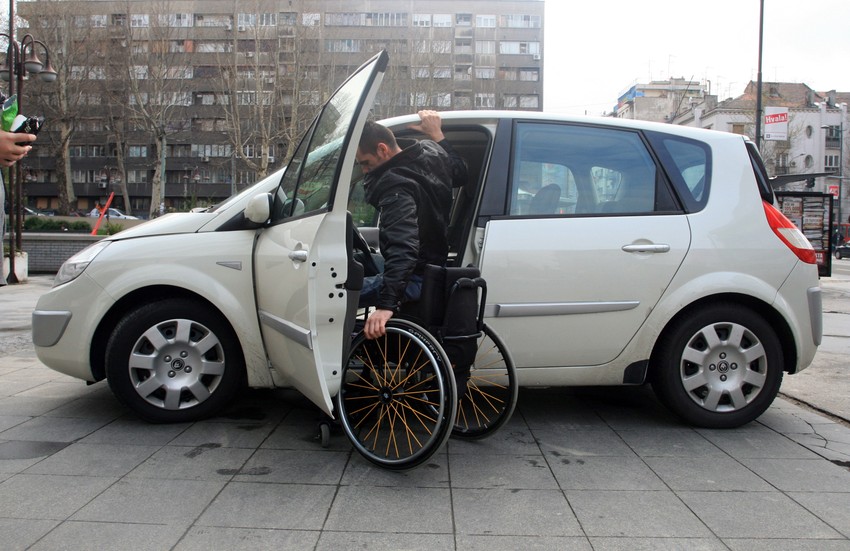 Svake godine oko 200 osoba sa invaliditetom polaže vozački