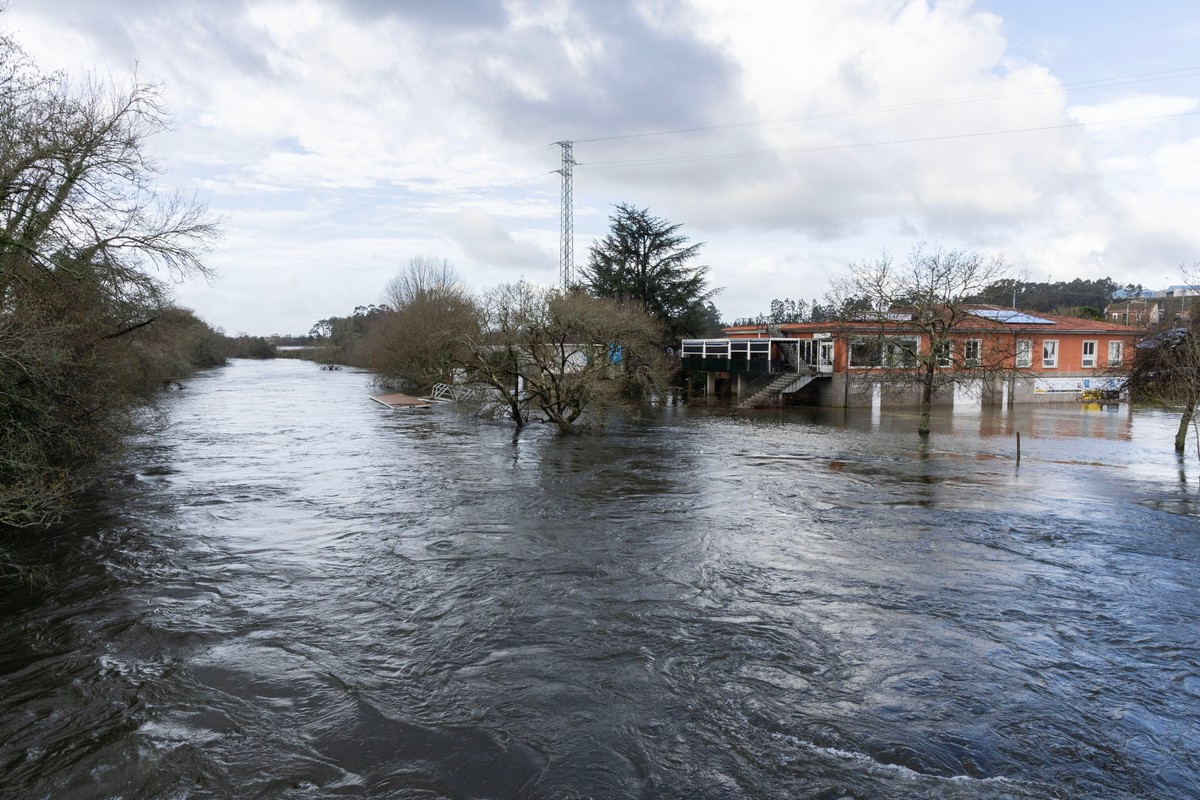 Ulewne deszcze powodują powodzie w północno-zachodniej Hiszpanii