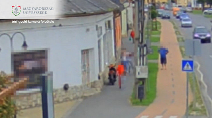 Videón, ahogy két nő egymásnak esik az utcán / Fotó: Magyarország Ügyészsége