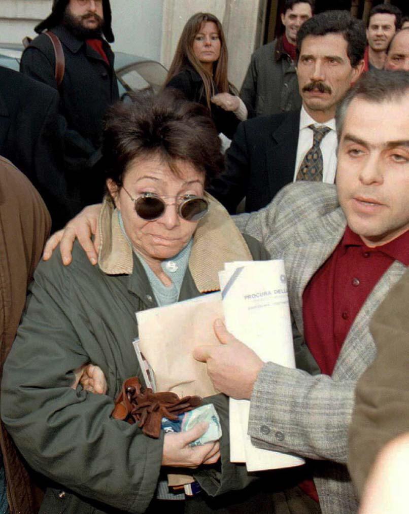 W związku z zabójstwem Maurizia Gucciego w marcu 1995 roku aresztowano pięć osób, w tym jego byłą żonę, wówczas 49-letnią Patrizia Reggiani Martinelli, mieszkająca w St. Moritz. 