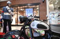 Rower Wigry, buty Relaks, motorynka Romet... Kultowe przedmioty z czasów PRL