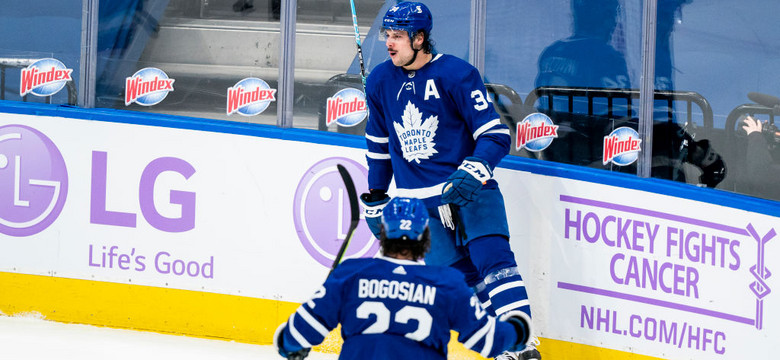 NHL: hat-trick Matthewsa, szósta wygrana z rzędu Maple Leafs
