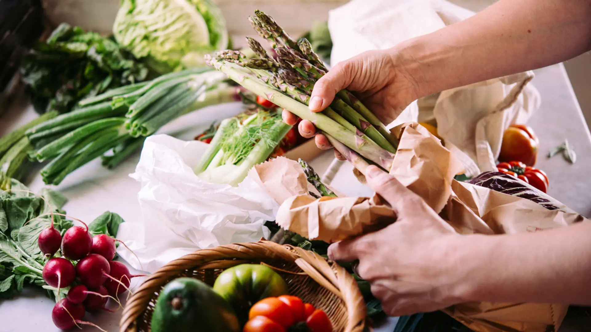 Dietę OMAD pokochały gwiazdy. To tylko jeden posiłek dziennie