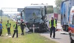 Autobus przewożący dzieci zderzył się z ciężarówką