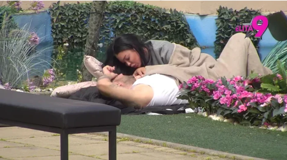 Šok preokret: Maja i Asmin posle tuče zajedno leže na travi