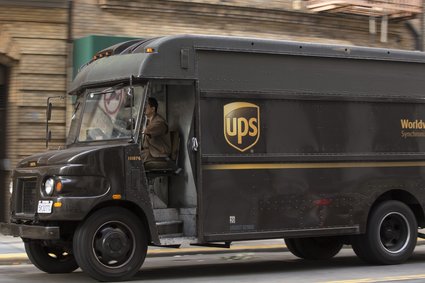 UPS z fatalnymi wynikami. Akcje spadają po kolejnych rozczarowujących przychodach