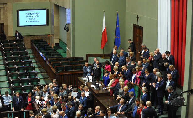 Demokracja kolumnowa. Czy można tak uchwalać budżet? Co, jeśli ustawa na 2017 została przyjęta wadliwie?