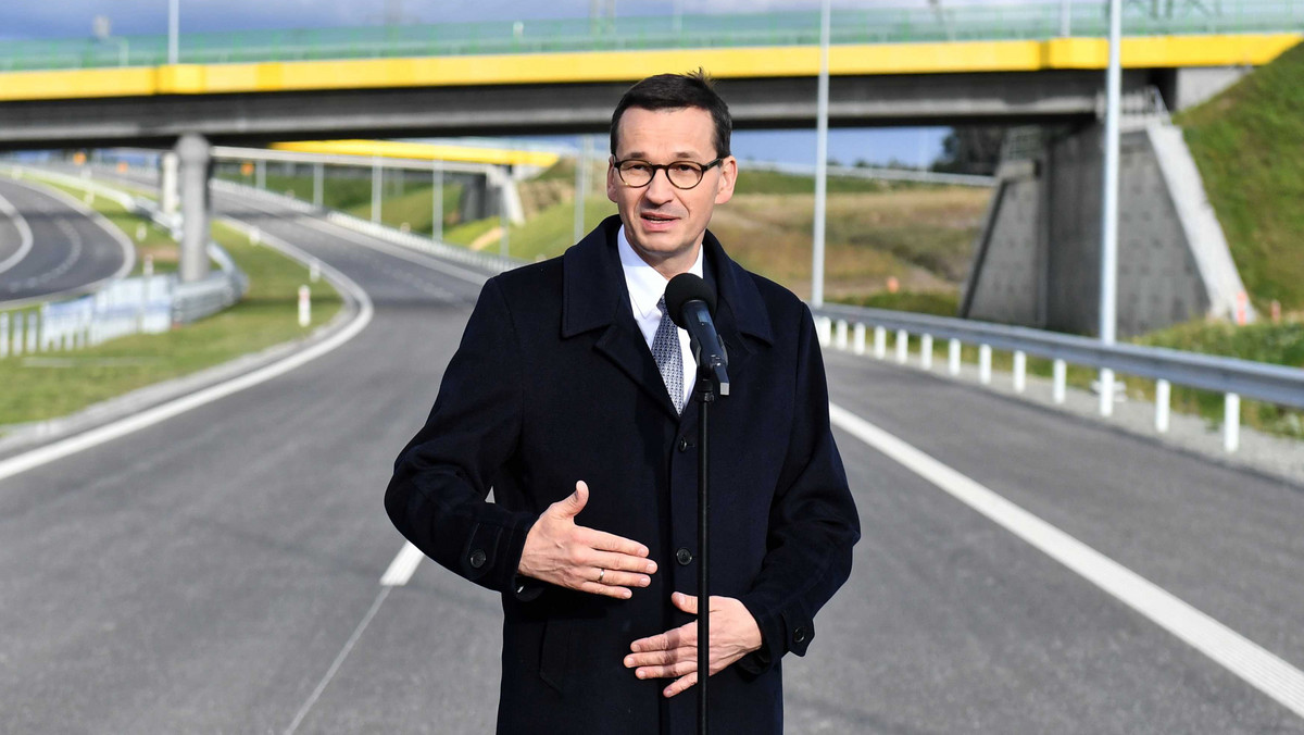 S-11 to droga życia dla środkowego Pomorza, która będzie łączyć region z autostradą A2 - mówił dzisiaj premier Mateusz Morawiecki podczas briefingu dot. realizacji odcinków dróg ekspresowych S6 i S11 w woj. zachodniopomorskim.