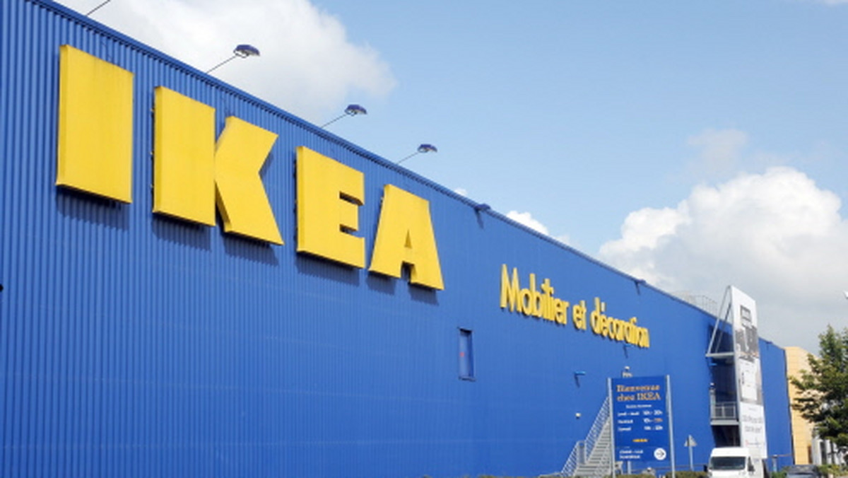Szwedzki koncern meblowy IKEA ogłosił, że wycofuje krzesełka do karmienia małych dzieci Antilop z uwagi na niesprawny pas bezpieczeństwa. Kilkoro dzieci wypadło z niego, gdy zapięcia niespodziewanie otworzyły się.