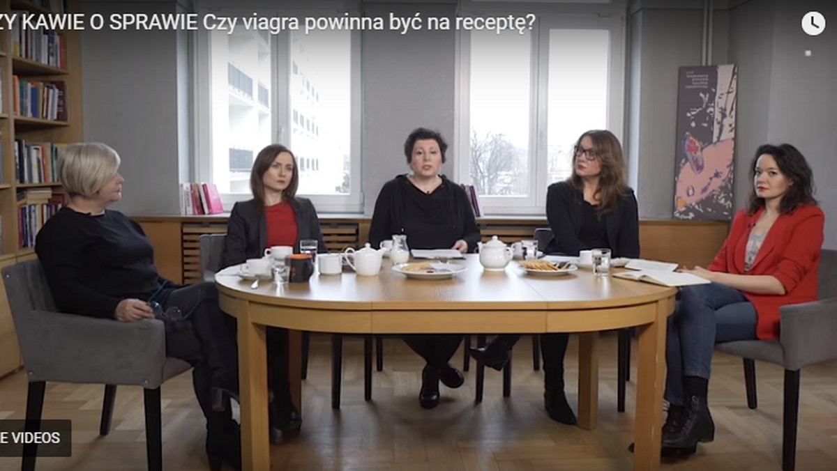 Program publicystyczny "Przy kawie o sprawie", który moża obejrzeć w serwisie internetowym "Krytyki Politycznej" to kobieca odpowiedź na "Kawę na ławę" Bogdana Rymanowskiego. Agata Diduszko, Agata Szczęśniak, Elżbieta Korolczuk, Katarzyna Wężyk i Katarzyna Kądziela odtworzyły dokładną sytuację z programu Rymanowskiego – do rozmowy przy stole usiadły same kobiety (w "Kawie na ławę" mamy wyłącznie mężczyzn – rozprawiających o, np. aborcji).