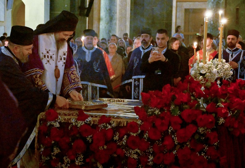 U Hramu Svetog Save na Veliki petak izneta plaštanica