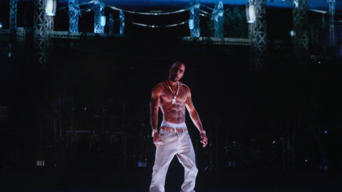 Dr Dre i Snoop Dogg zamierzają wyruszyć w trasę koncertową z hologramem 2Paca.