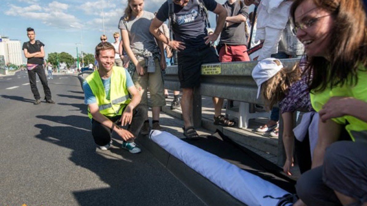 ZDM zamierza ułatwić życie przechodniom w związku z remontem na Moście Uniwersyteckim.