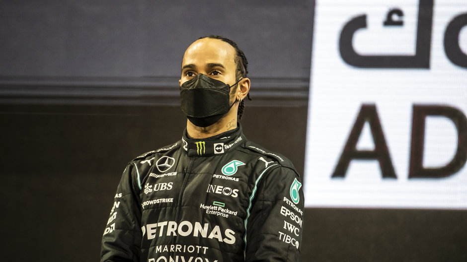 Lewis Hamilton chce dymisji dyrektora wyścigowego. Od tego uzależnia swą decyzję o startach w F1