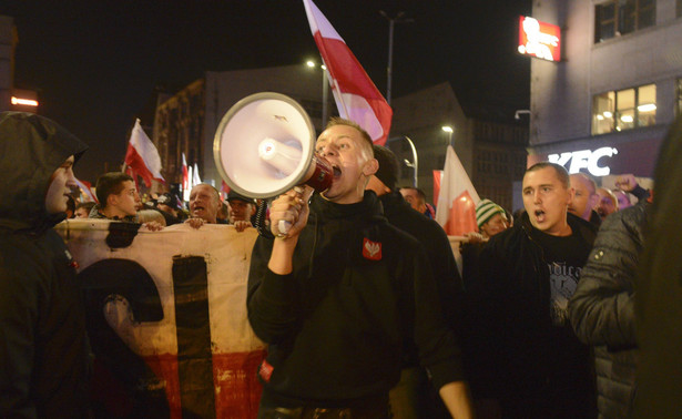 Autor książki "Jak pokochałem Adolfa Hitlera" z zarzutami po marszu narodowców. Na celowniku prokuratury także były ksiądz Jacek Międlar