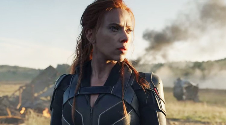 Scarlett Johansson a Fekete Özvegy című filmben.