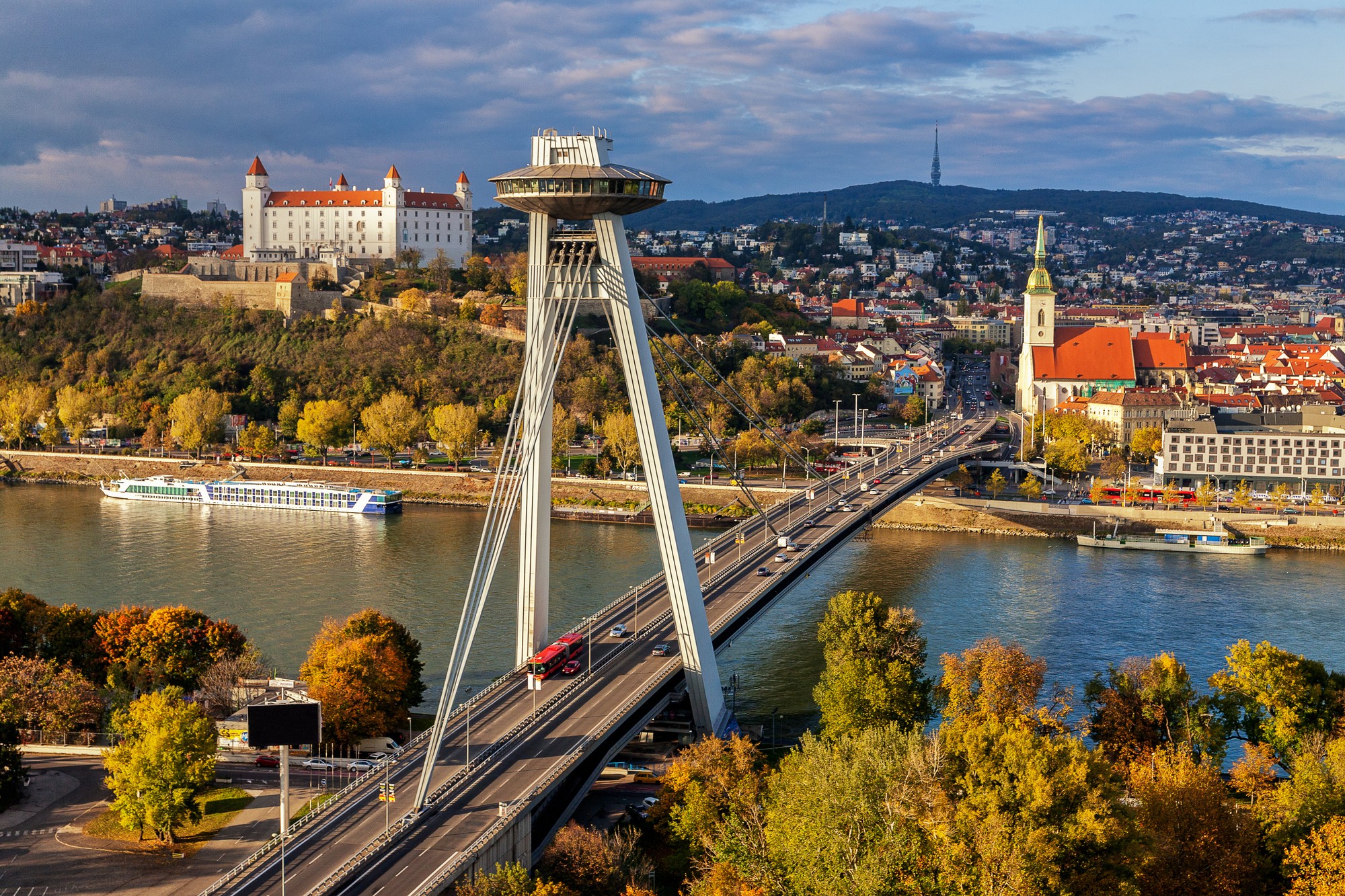 Hlavné mesto Slovenska Bratislava.