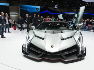 Lamborghini Veneno podczas prezentacji na 83. Międzynarodowym Salonie Samochodowym w Genewie, 2013. Podobny egzemplarz znajdował się w licytowanej kolekcji