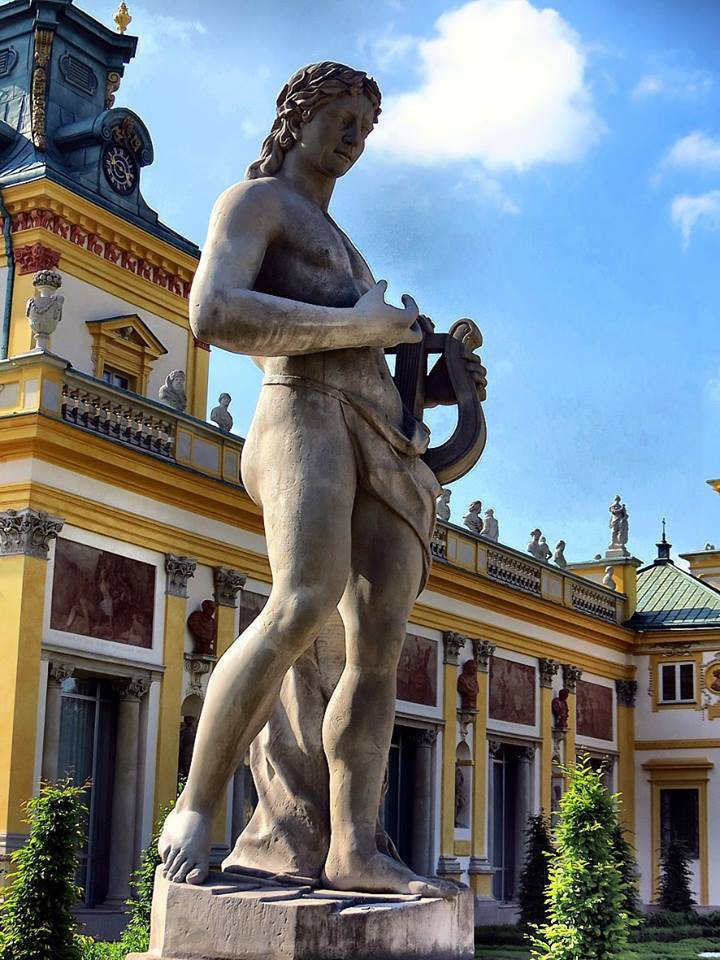 Posągi z Brzezinki w pałacu królewskim w Wilanowie