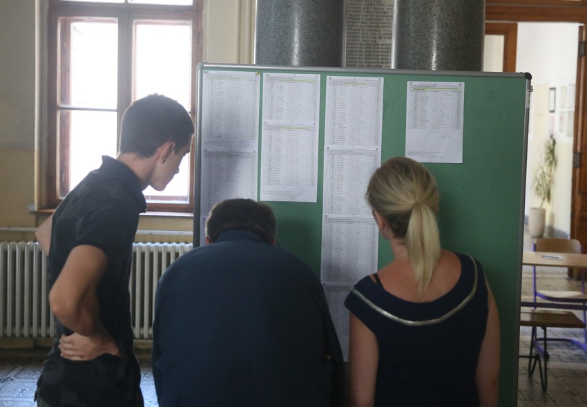 Za upis na prirodno-matematični smer ove godine bilo je potrebno više od 94 boda, a za društveno jezički samo dva boda manje