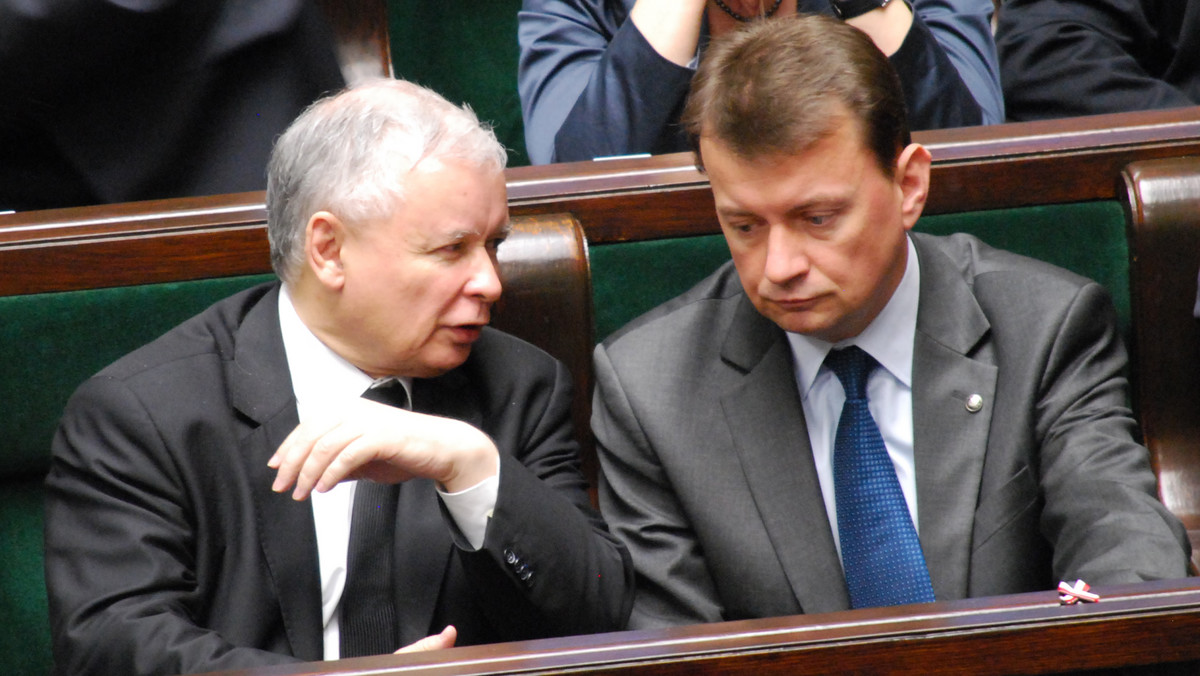 Prezes PiS Jarosław Kaczyński powiedział dzisiaj, że Adam Hofman, Mariusz A. Kamiński i Adam Rogacki usunięci z ugrupowania w konsekwencji oskarżeń o nieprawidłowości dotyczące służbowej podróży do Madrytu, nie wrócą do partii w "żadnej przewidywalnej przyszłości".