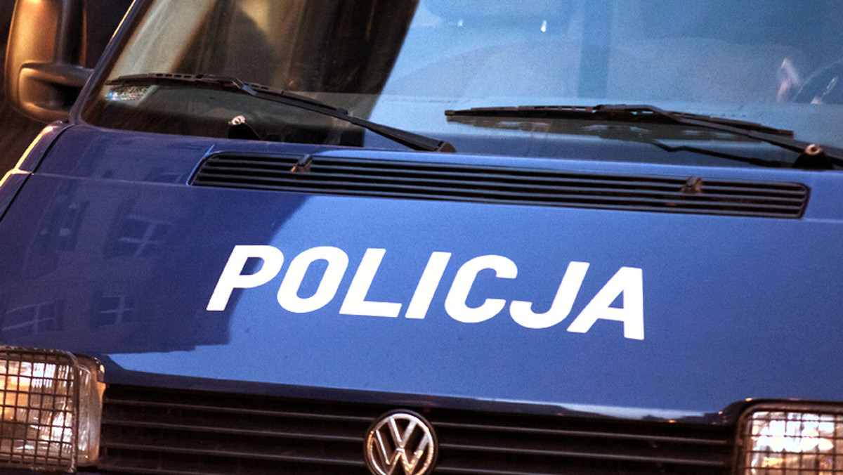 Jak dodał rzecznik, mężczyzna został zatrzymany w poniedziałek w domu pod Wrocławiem. Policja nie ujawnia, czy było to jego miejsce zamieszkania, czy tylko się w nim ukrywał. Na tym etapie policji nie udało się odzyskać pieniędzy.
