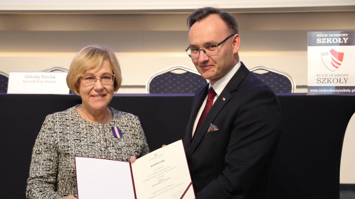 Rzecznik Praw Dziecka wręczył Odznakę Honorową Barbarze Nowak