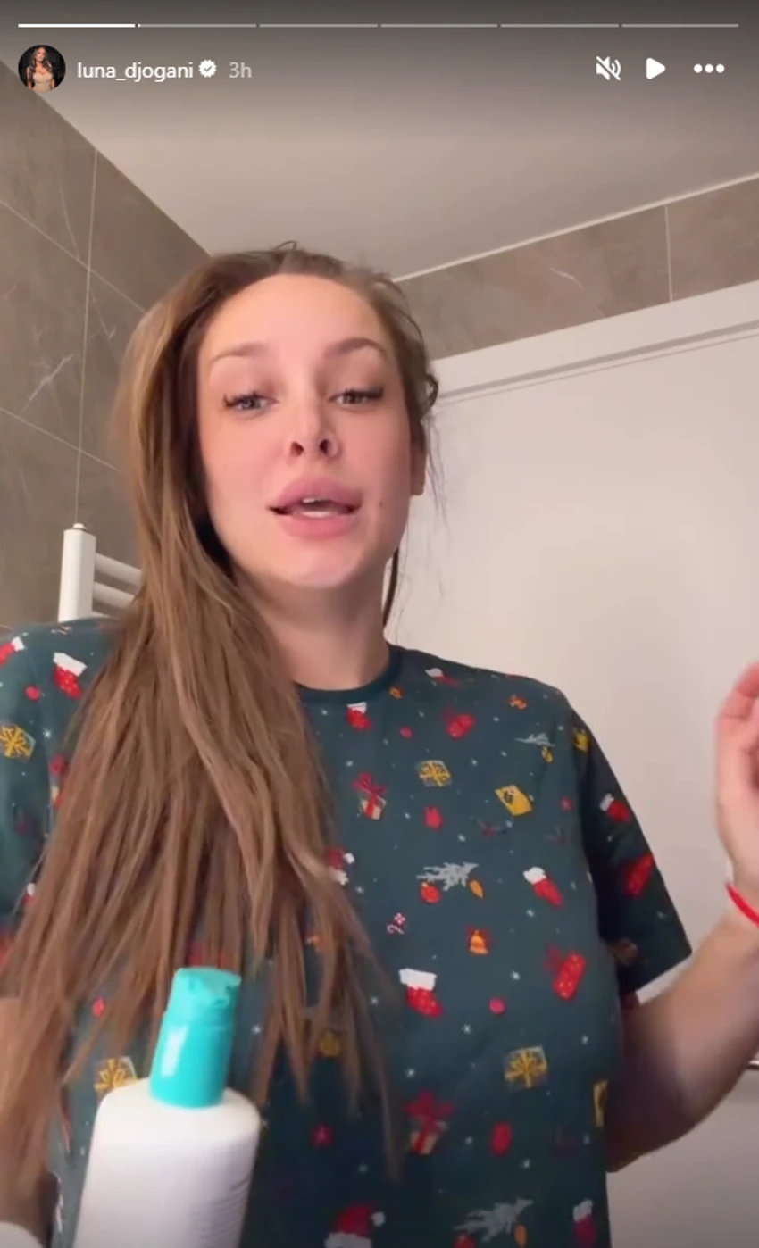 (FOTO) SNIMA SE U WC-U BEZ ŠMINKE I U PIDŽAMI Luna Đogani pozira za mreže u prirodnom izdanju! Nema problem da pokaže ovakvu sebe