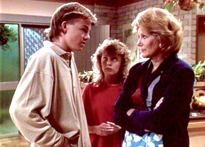 Kylie Minogue, Anne Charleston i Jason Donovan w telenoweli 'Sąsiedzi'