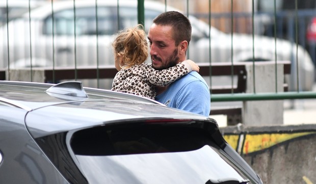 Troicki sa ženom i ćerkom