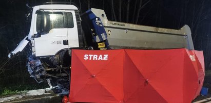 Koszmar na drodze. Auto z czterema pasażerami rozpadło się na części. Wstrząsające relacje świadków