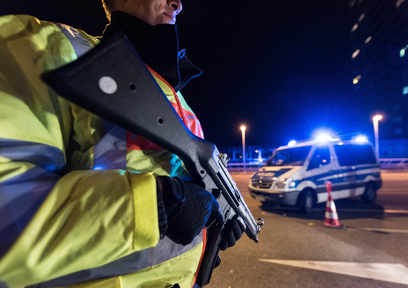 Prowadzący śledztwo prokurator twierdzi, że napastników było w sumie siedmiu i że byli oni podzieleni na trzy uzbrojone grupy