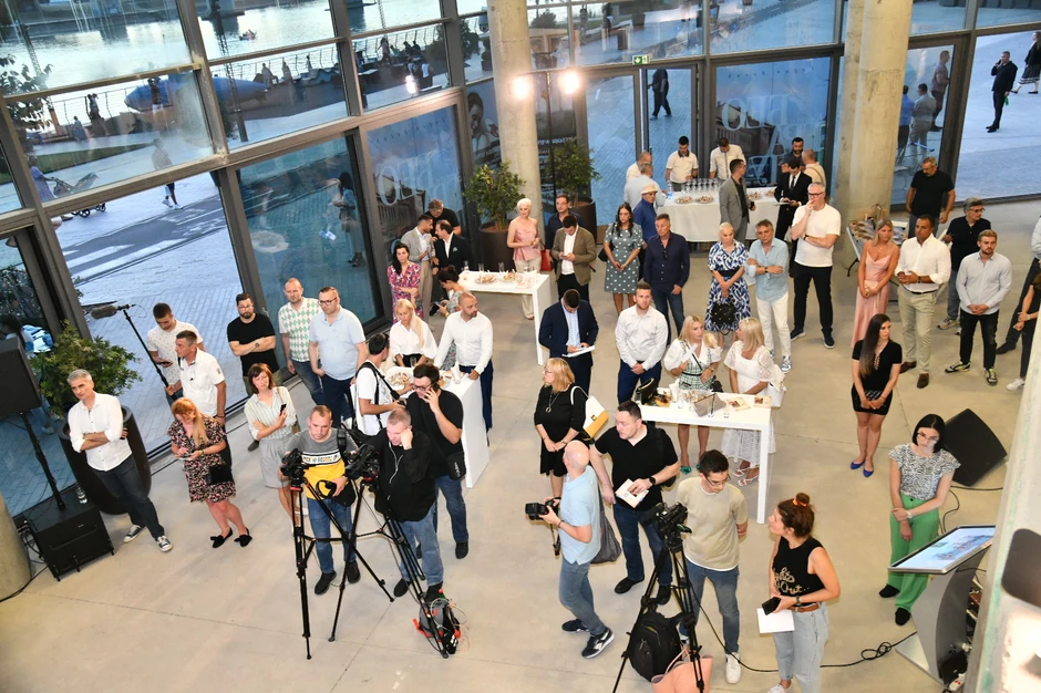 Izložba slika Nebojše Đuranovića iz Knjige o Beogradu 2" Gorana Vesića.