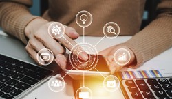  Imperiom od wieków potrzebne są korporacje. Bardziej niż korporacjom imperia