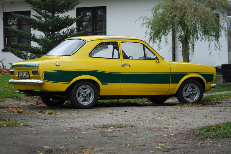 Ford Escort MKI: patrzcie, psia kostka jedzie!