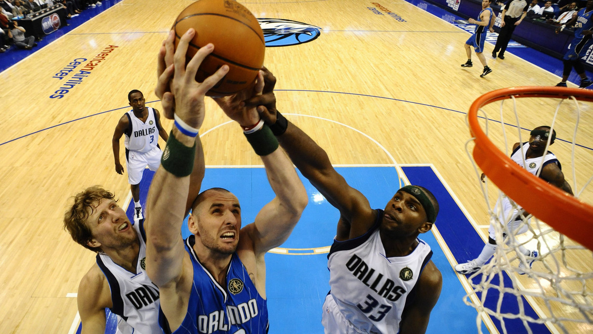 Koszykarze Orlando Magic przegrali na wyjeździe z San Antonio Spurs 100:112. W ekipie gospodarzy znakomicie zagrał Argentyńczyk Manu Ginobili, który rzucił aż 43 punkty. W końcu nieco więcej czasu na boisku spędził polski center Magików Marcin Gortat.