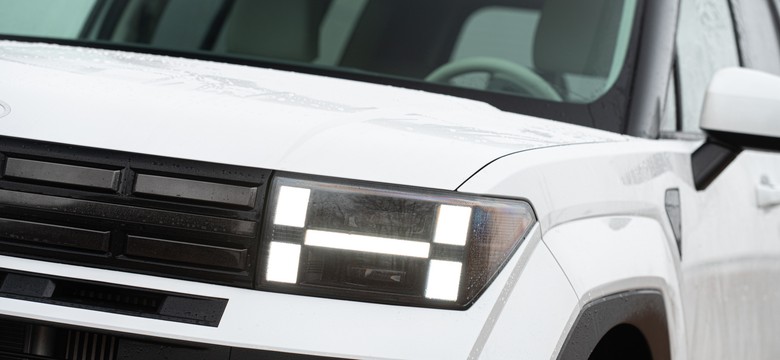 Nowy SUV zaskakuje stylem. Pod maską hybryda i napęd 4x4