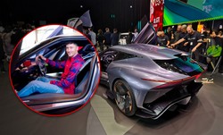 Nowa CUPRA DarkRebel sensacją. Robert Lewandowski za kierownicą