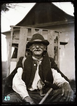 Tej Polski już nie ma... Ponad 200 unikatowych fotografii Bojków i Łemków