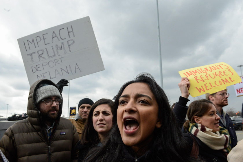 Amerykanie i uchodźcy protestują na lotniskach w USA