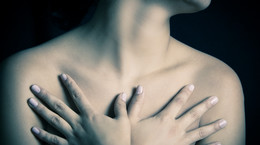 Rak piersi to nie tylko guz. Jakie są inne objawy?