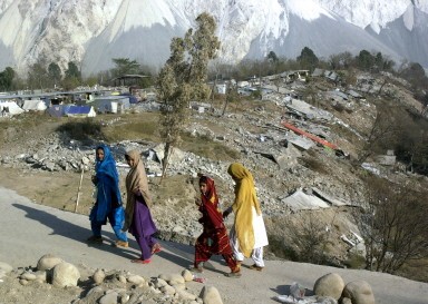 PAKISTAN-QUAKE-SASIA-SURVIVORS