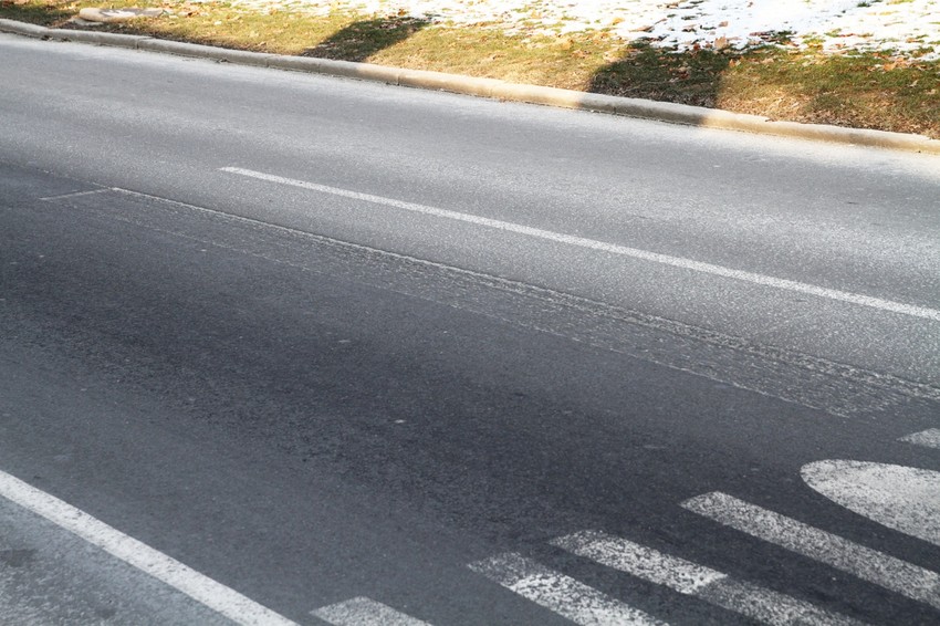 Obilaženje oštećenja u obliku pravougaonika ugrožava bezbednost učesnika u saobraćaju