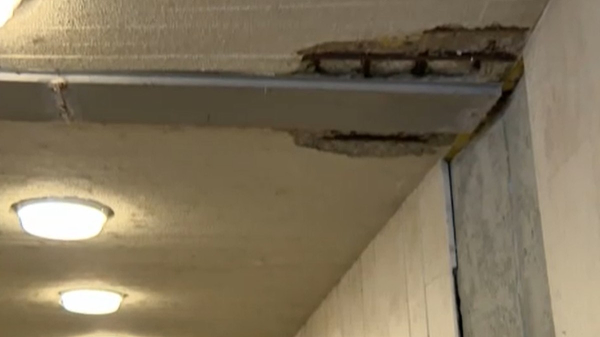 Kisgyerekes család mellett omlott le a békásmegyeri aluljáró fala – videó