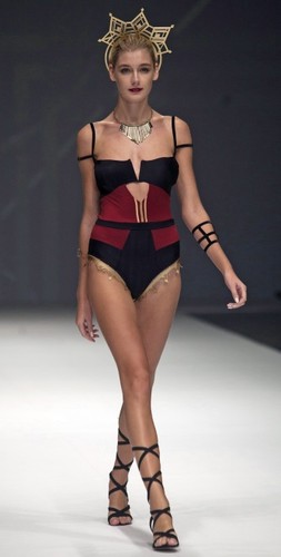Pokaz bielizny na tygodniu mody w Hongkongu