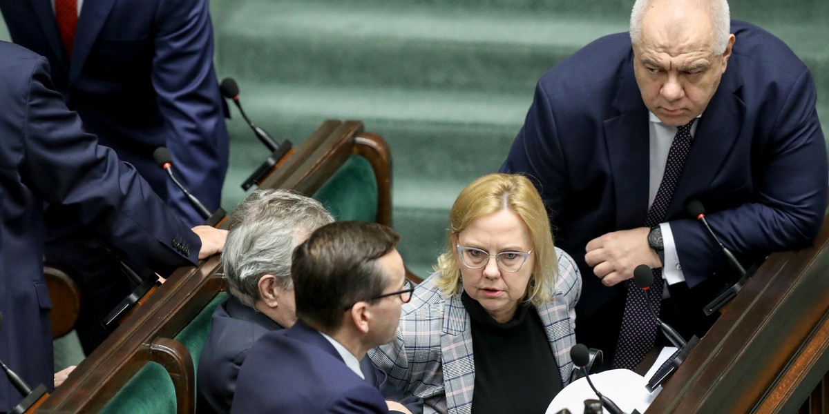 Premier Mateusz Morawiecki (od lewej), wicepremier Piotr Glinski, minister klimatu i środowiska Anna Moskwa, wicepremier Jacek Sasin.